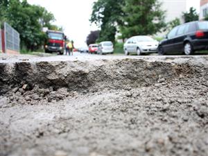 Plombe pe o treime din gropile VIP: străzile ce intră în reparaţii