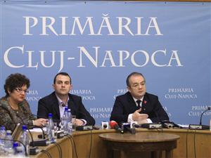 Cum îi leagă de glie primarul pe subordonaţii