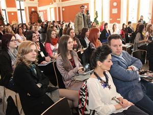 Viitoarea femeie de business: lady sau piţipoancă? GALERIE FOTO