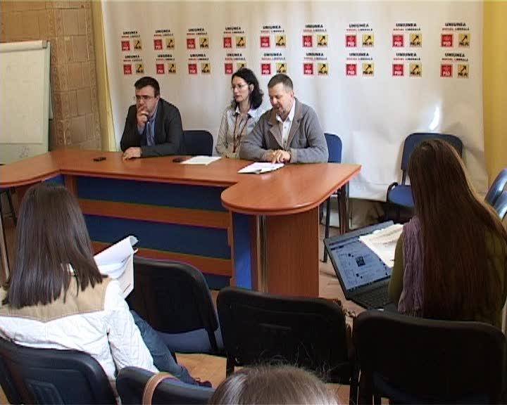 Consilierii PNL se războiesc cu Boc pe legea informaţiilor publice VIDEO