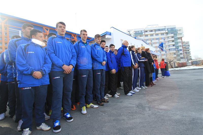 După ani în care s-au antrenat la alte licee, elevii de la liceul cu program sportiv intră de azi în propria sală de sport