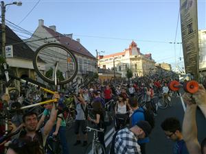 Bicicliştii vor închiderea traficului auto lângă lacul din Gheorgheni