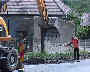 A început reabilitarea drumurilor judeţene (P) 