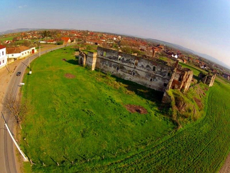 Castelul Martinuzzi, fotografiat cu o dronă FOTO