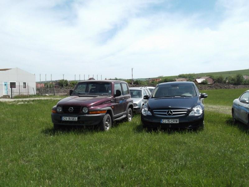 Un parc de maşini blochează noua pistă a aeroportului FOTO / VIDEO