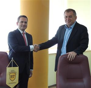 Banca Transilvania are director nou: e un turc născut în Germania, cu cetăţenie română, printre cei mai tineri şefi de bănci din ţară