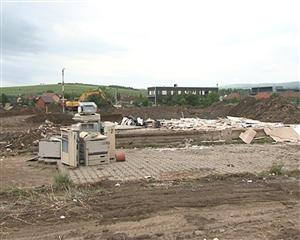 Au demolat construcţia care împiedica proiectul noii piste a aeroportului