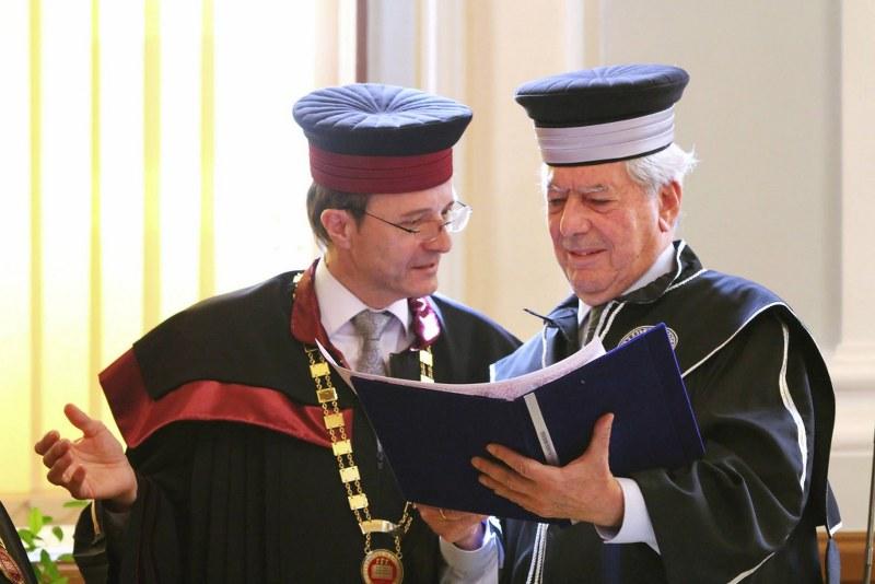 Mario Vargas Llosa, la Cluj: „Avem nevoie de salvatori, de descoperitori, de poeţi
