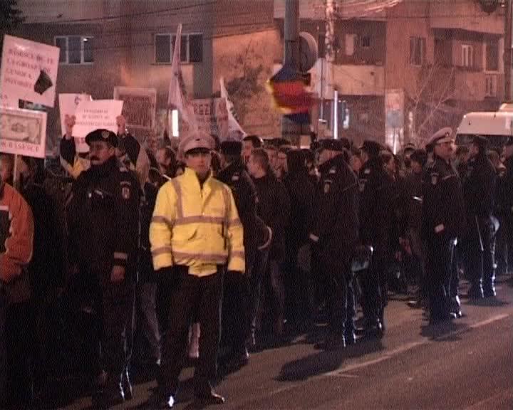 Sindicaliştii au făcut pace cu ministerul - bani în plus în buzunarele poliţiştilor