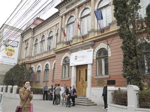 Unul din doi politehnişti vrea să plece din ţară
