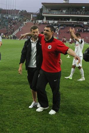 Ganea a lăudat „Şepcile roşii