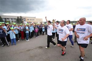 Flacăra speranţei, purtată de participanţii la Special Olympics şi de Boc, la Cluj