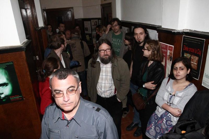 În lupta de la Tribuna cad scriitorii