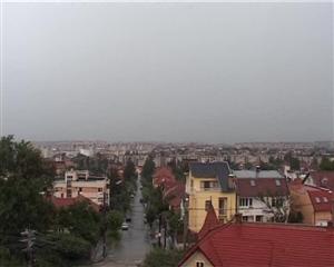 Clujul sub cod galben de ploi şi vânt. La ce să te aştepţi în următoarele zile: vijelii şi căderi de grindină VIDEO