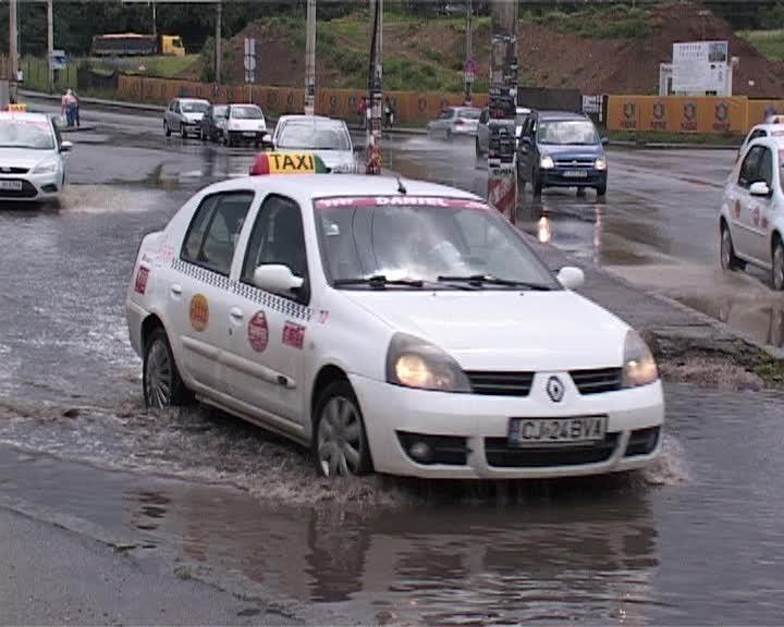 Pericolul de furtună n-a trecut de deasupra Clujului. La ce să te aştepţi în următoarele zile