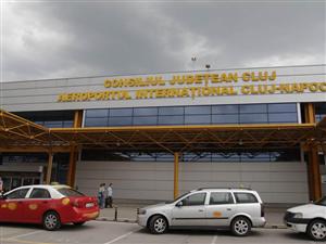 Taximetriştii parcaţi lângă Aeroportul Cluj-Napoca, amendaţi 