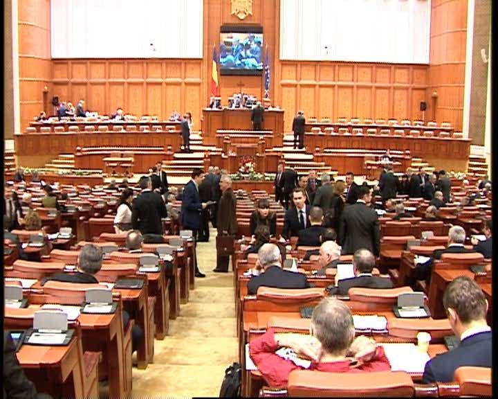 Parlamentarii ar putea să îşi piardă mandatul dacă pleacă de la un partid la altul VIDEO