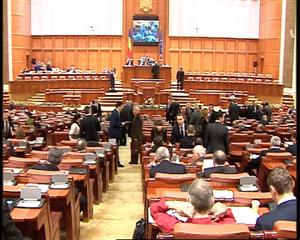 Parlamentarii ar putea să îşi piardă mandatul dacă pleacă de la un partid la altul VIDEO