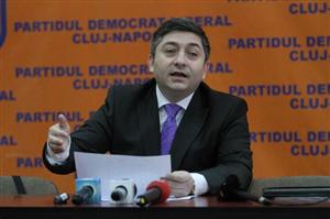 Tişe: USL transformă Constituţia în hârtie igienică pentru Ponta şi Antonescu