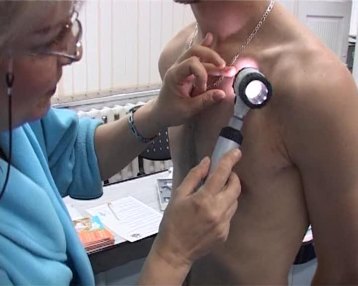 Numărul bolnavilor de cancer de piele s-a dublat în 10 ani. Cum te poţi feri când stai la soare VIDEO
