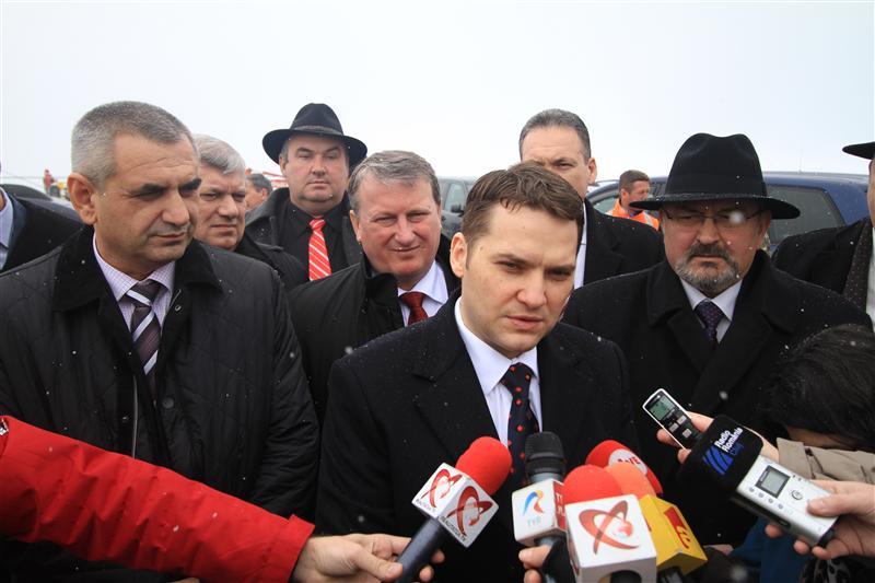 Ministrul Şova discută cu prefecţii despre Autostrada Transilvania, mâine la Cluj