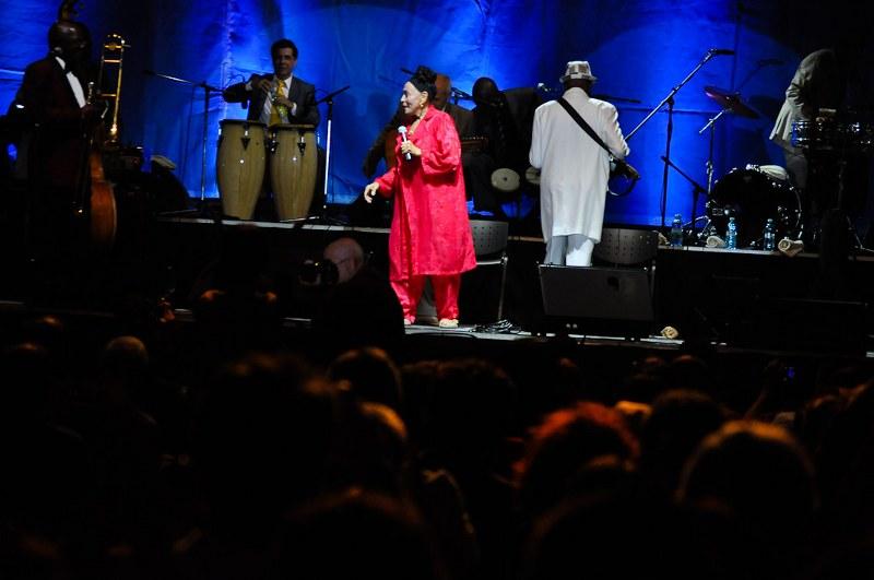 Artistă de peste 80 de ani a făcut show cu Orquesta Buena Vista Social Club la Cluj VIDEO
