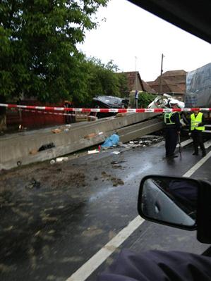 Un clujean a murit strivit de grinzi de beton într-un accident în Alba