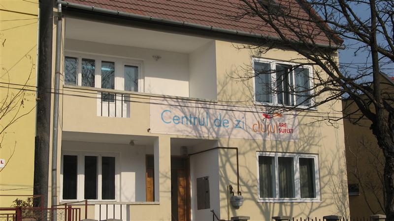 Gata să abandoneze şcoala, au fost ajutaţi de o asociaţie din Cluj. Acum şi-au luat bacalaureatul şi dau la facultate