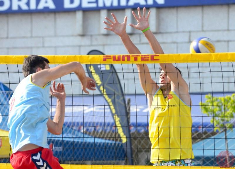 Peste 30 de echipe la turneul naţional de volei pe plajă de la Cluj FOTO / VIDEO