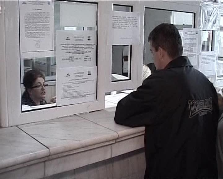 Au cerut concediu medical, deşi sunt şomeri. Ce beneficii au şi cât îi costă pe contribuabili VIDEO