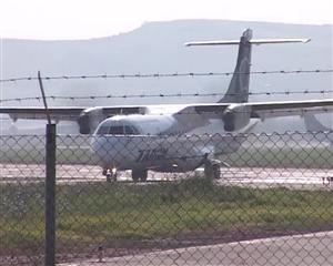 Pista Aeroportului din Cluj  s-a crăpat, deşi nici nu a fost dată încă în folosinţă VIDEO