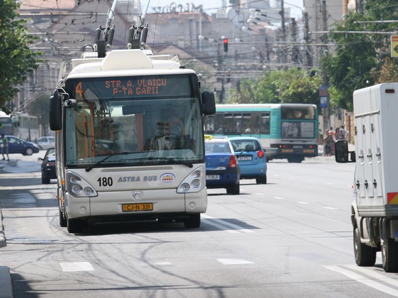 Eşti student şi rămâi peste vară în Cluj, plăteşti transportul din banii tăi