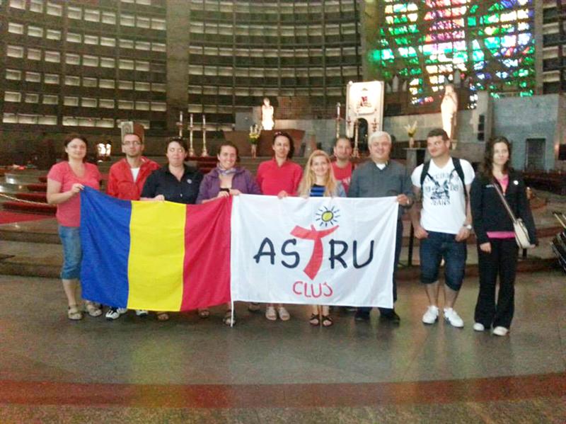 Tineri greco-catolici din Cluj participă alături de episcopul Florentin la Ziua Mondială a Tineretului FOTO