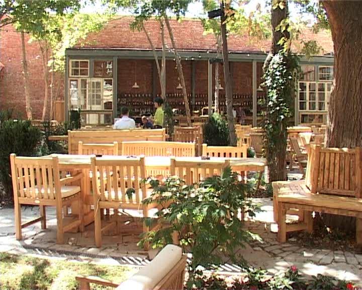 Proprietarul Boema a atacat ordonanţa de închidere a grădinii de vară VIDEO