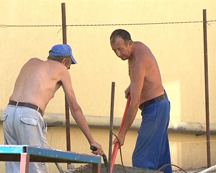 Cum te descurci în soare dacă trebuie să munceşti pe caniculă VIDEO