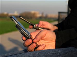 Operatorii de telefonie mobilă vor tarifa nediferenţiat apelurile în reţea şi pe cele din afara reţelei
