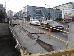 Circulaţia redeschisă pe podul surpat din centrul Clujului GALERIE FOTO/VIDEO