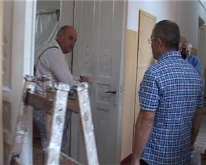 Boc a luat la puricat şcolile clujene VIDEO