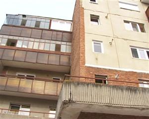 Reabilitarea termică a blocului în care locuieşte primarul, blocată chiar la Primărie VIDEO