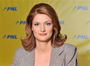 Ramona Mănescu, blonda din mâneca lui Crin Antonescu