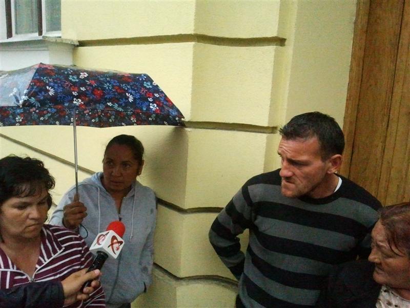 Protest în faţa Primăriei VIDEO