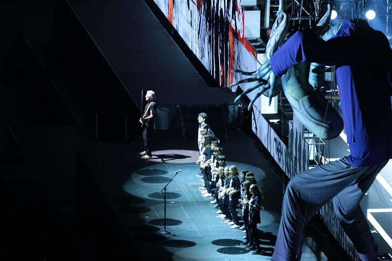 Concertul lui Roger Waters la Bucureşti sau lecţie despre cum se doboară un zid VIDEO