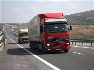 Au golit rezervorul unui TIR parcat pe DN1 E 60