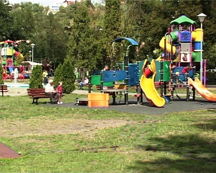 Lege pentru copiii ai căror părinţi sunt în străinătate VIDEO