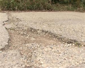 Primăria Cluj, obligată să plătească reparaţia unei maşini stricată în gropi VIDEO
