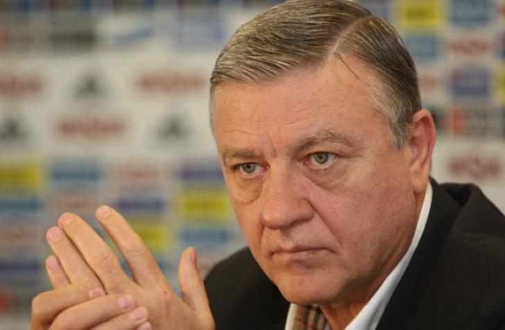Sandu: Nu am pus la cale viitorul naţionalei. Selecţioner e Piţurcă