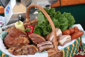 Transilvania redusă la folclor şi mâncare tradiţională, într-un festival cu invitaţi de la BBC şi FT