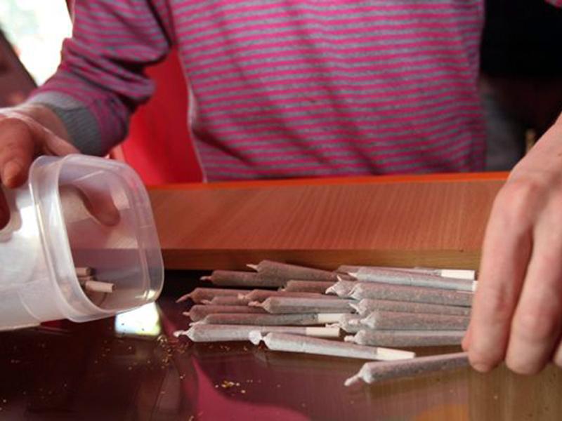 Traficanţi de droguri, prinşi în flagrant la Dej 