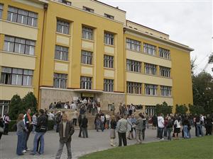 Peste 80.000 de studenţi încep azi noul an universitar la Cluj