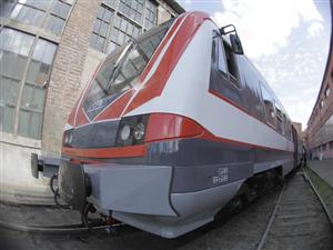 Trenul intercity Bucureşti - Cluj, staţionat patru ore la Predeal